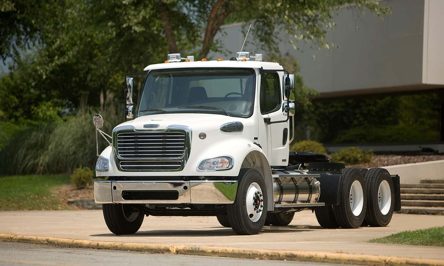 Camión en chasis con aplicaciones de distribución y logística de 25,000 LBS (PBV).